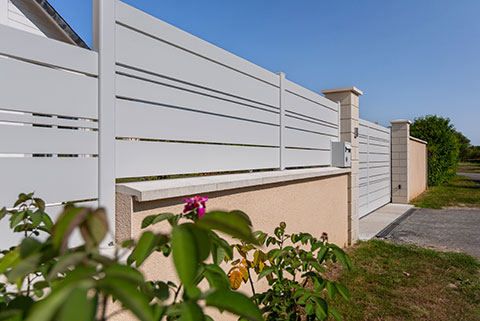 Portail et clôture en aluminium Spas Kostum