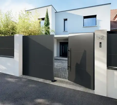 portail plein en aluminium gris anthracite