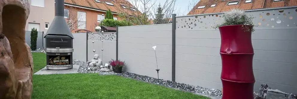 Claustras jardin mitoyen, claustra design avec décor