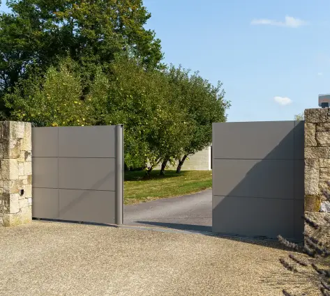 portail télescopique plein