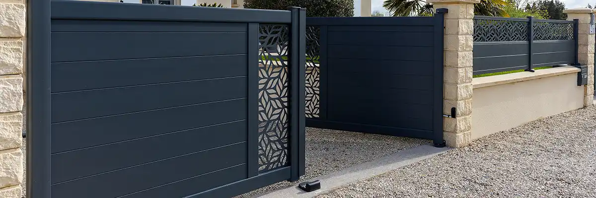 portail battant motorisé avec décors