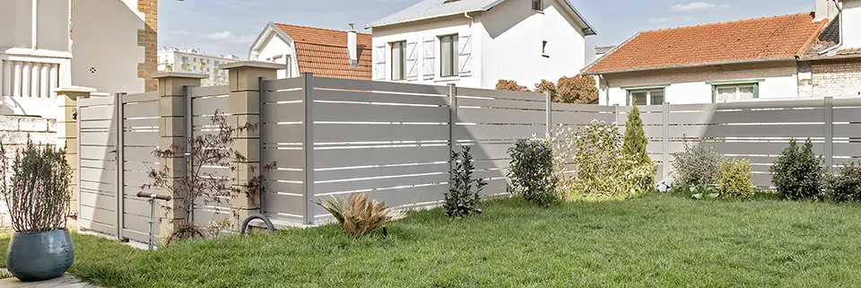 Clôture ajourée aluminium Spas Kostum