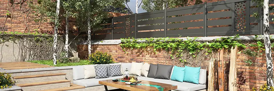 Clôture anaig kostum decor klotan avec un salon de jardin