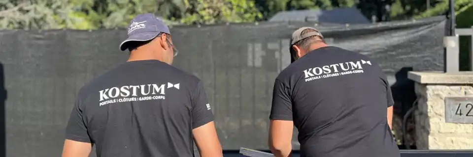 Installateur partenaire Kostum qui se charge de la pose de votre portail
