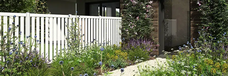 clôture blanche ajouré heol kostum allée petit jardin