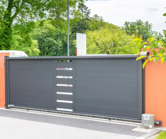 portail automatique à moteur coulissant kostum