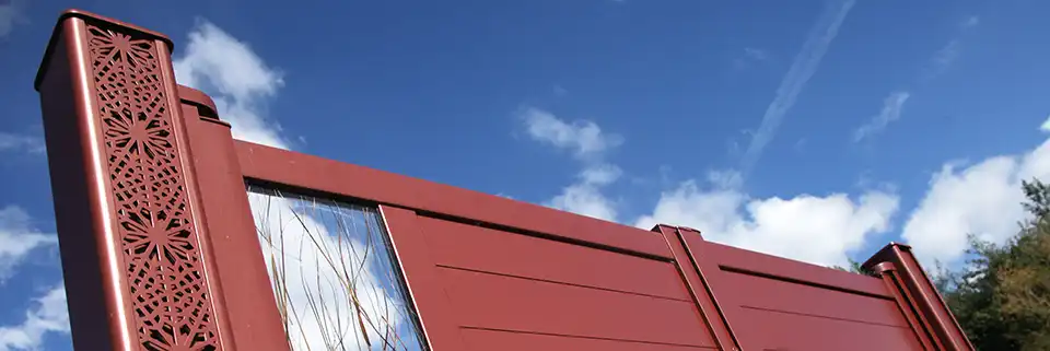 portail battant avec décor en aluminium Tudi Kostum