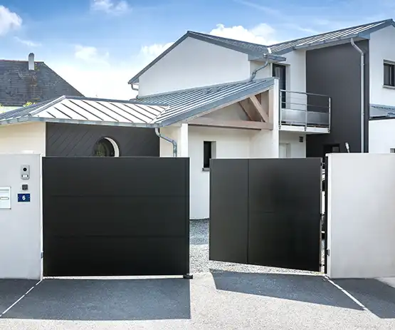 portail battant plein en aluminium Esus Kostum