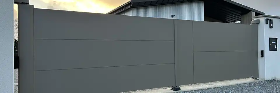 portail_aluminium_sur_mesure_battant_kostum | Modèle Esus