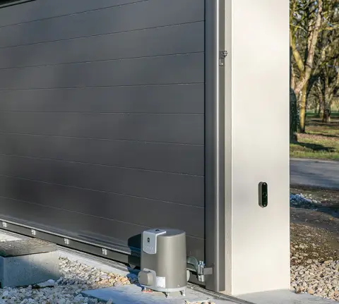 portail_aluminium_coulissant_moteur