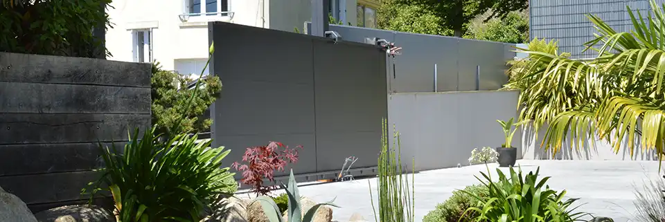 Portail coulissant plein en aluminium Klavel Kostum
