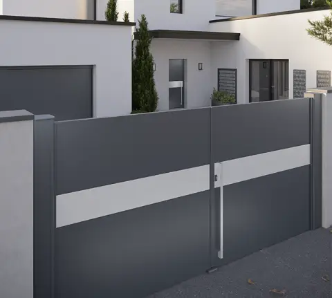 Portail en aluminium Kostum modèle Oxygène coordonné à la porte d'entrée Bel'M