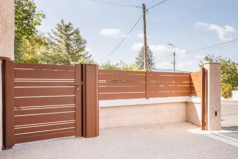 Portail et portillon en aluminium Spas Kostum