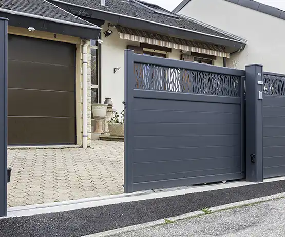 Portail en aluminium sur mesure | Motorisation invisible pour portail coulissant | Ouverture spéciale télescopique adaptée pour les petites entrées