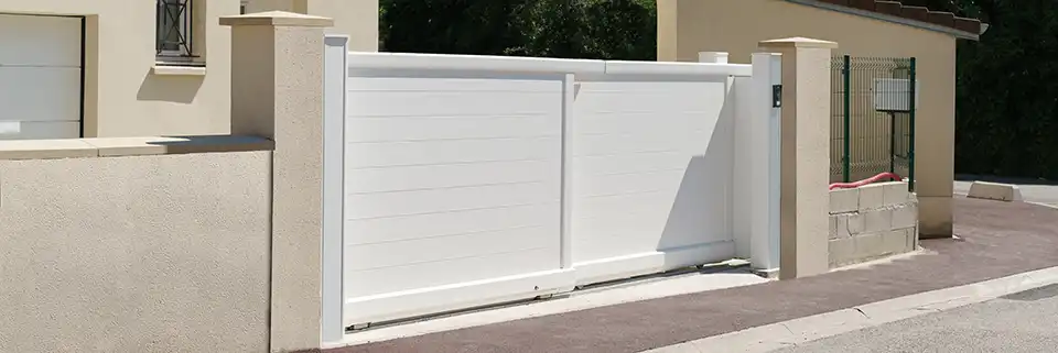 Portail télescopique plein en aluminium Anae Kostum