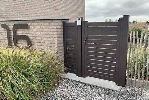 Portillon en aluminium ajouré Raz