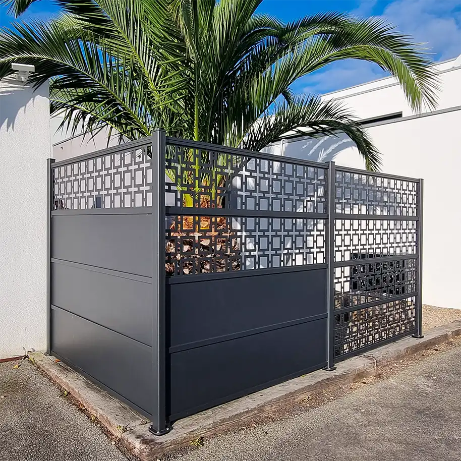 Celosía de aluminio instalada en ángulo