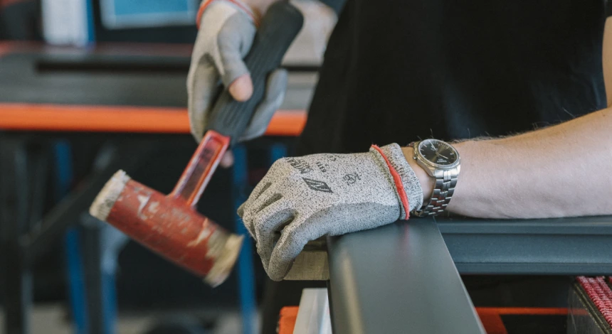Taller Kostum: mecanizado de un perfil de aluminio